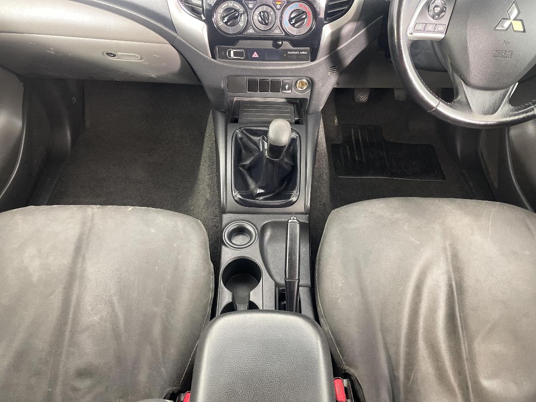 Photo '18' of Mitsubishi Triton