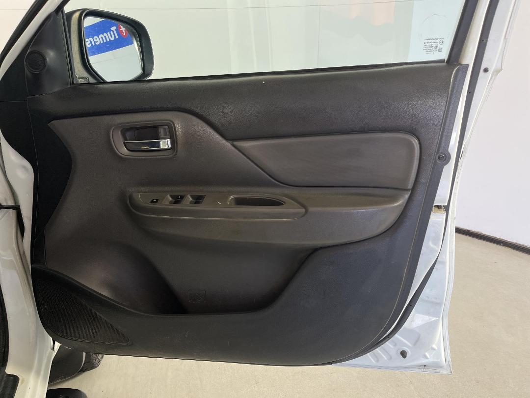 Photo '15' of Mitsubishi Triton Photo '15' of Mitsubishi Triton