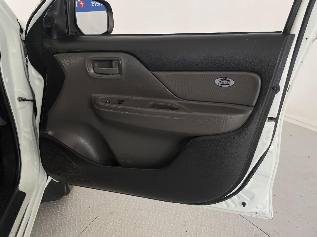 Photo '15' of Mitsubishi Triton Photo '15' of Mitsubishi Triton