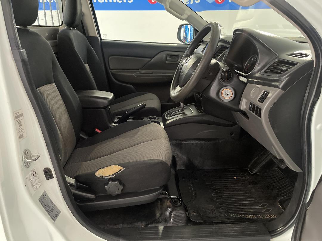 Photo '16' of Mitsubishi Triton Photo '16' of Mitsubishi Triton