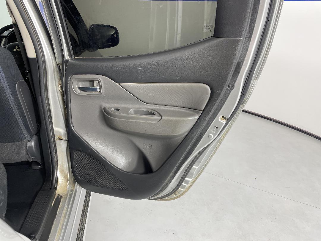 Photo '19' of Mitsubishi Triton Photo '19' of Mitsubishi Triton