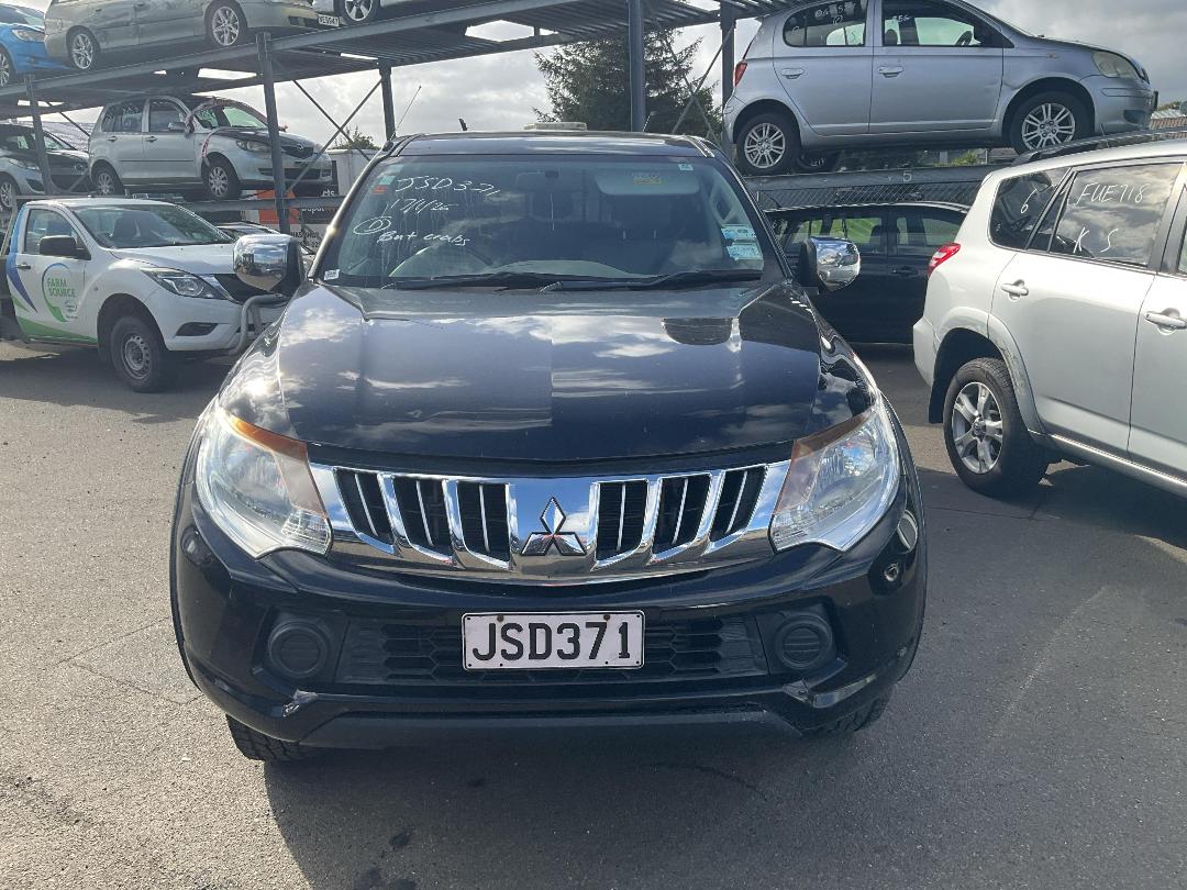 Photo '2' of Mitsubishi Triton D/CAB Glxr Photo '2' of Mitsubishi Triton D/CAB Glxr