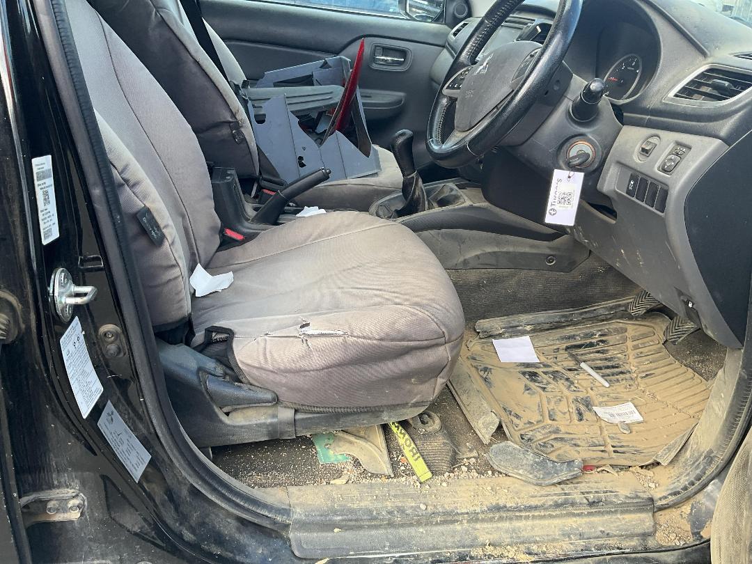 Photo '16' of Mitsubishi Triton D/CAB Glxr Photo '16' of Mitsubishi Triton D/CAB Glxr