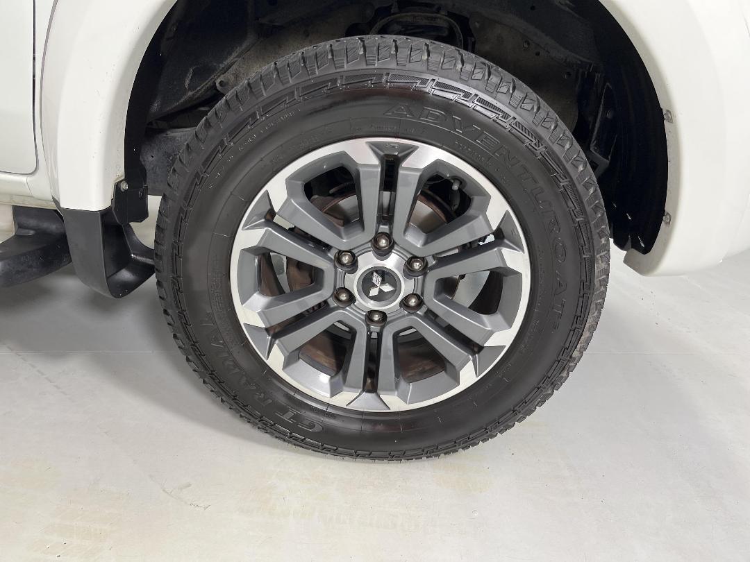 Photo '9' of Mitsubishi Triton