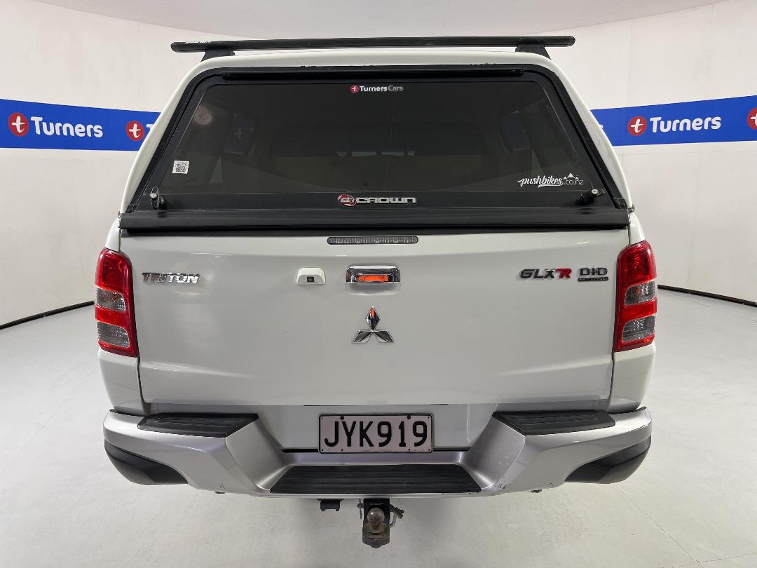 Photo '6' of Mitsubishi Triton