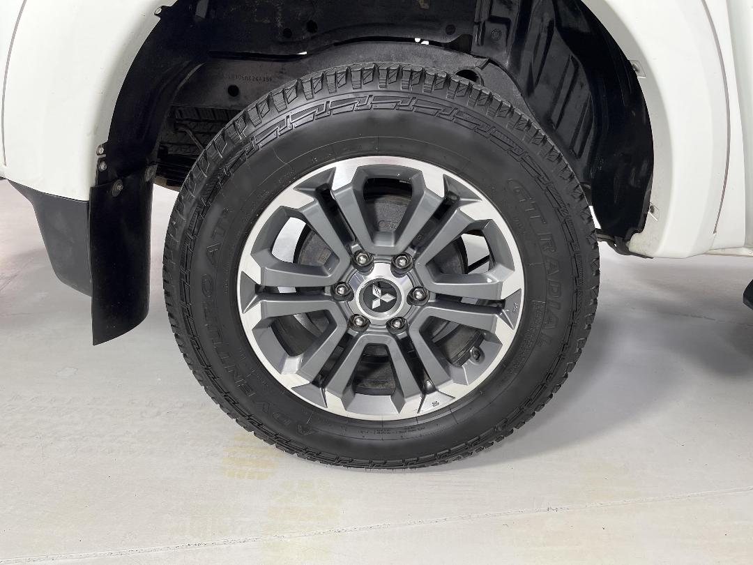 Photo '12' of Mitsubishi Triton