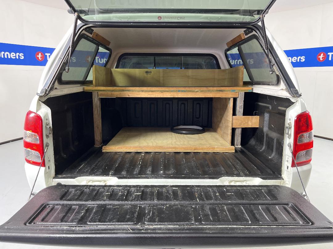 Photo '14' of Mitsubishi Triton