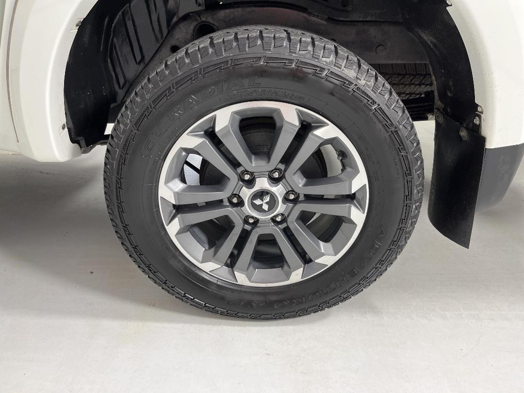 Photo '11' of Mitsubishi Triton