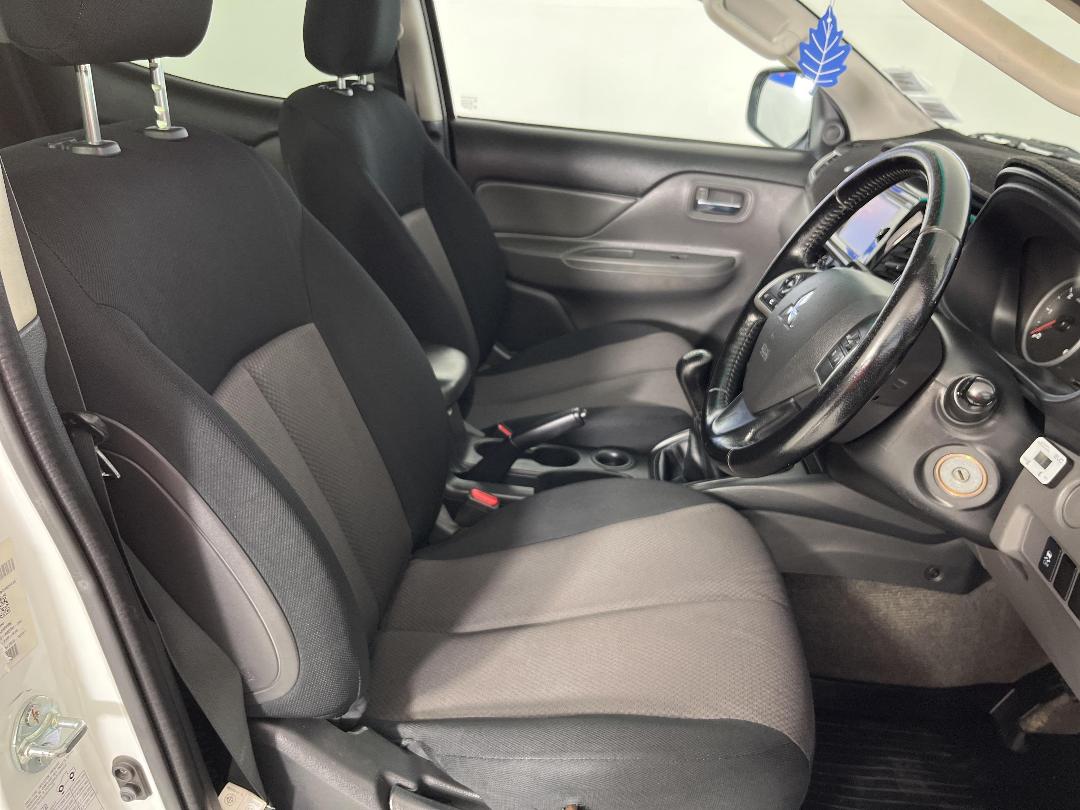 Photo '16' of Mitsubishi Triton