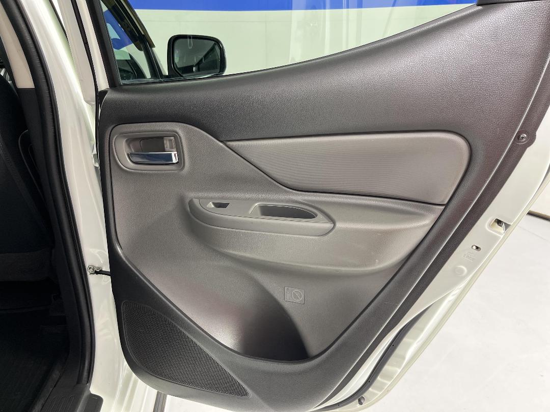 Photo '19' of Mitsubishi Triton