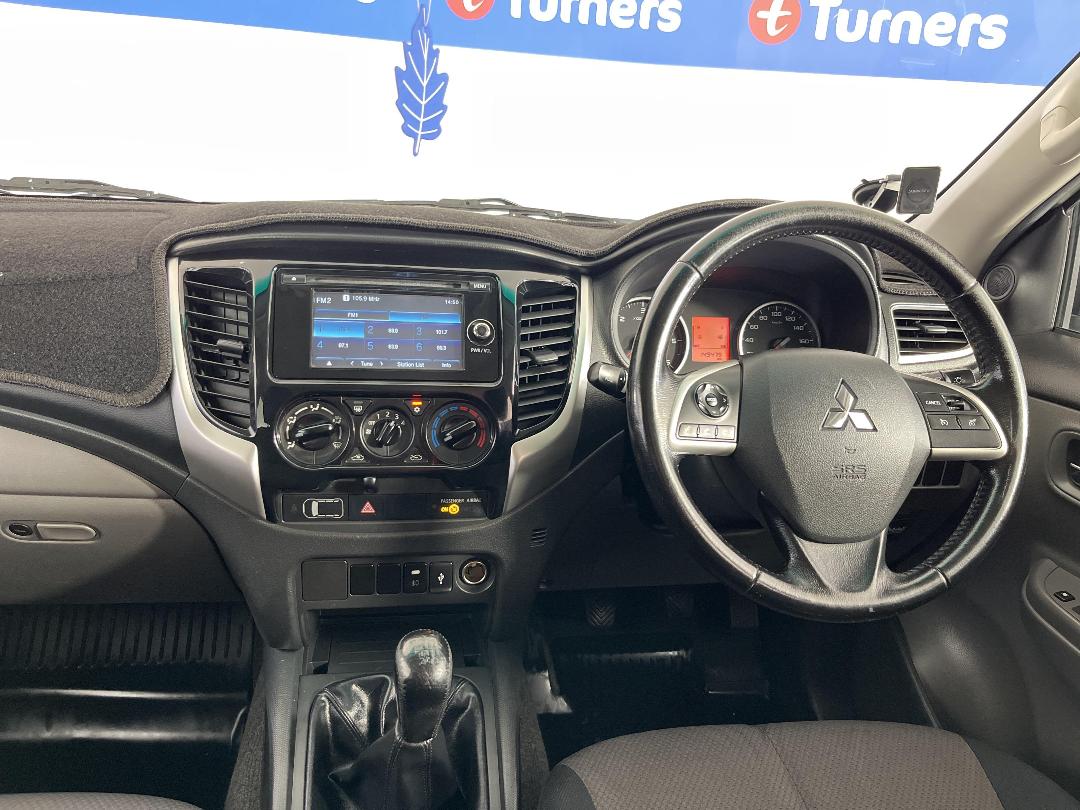 Photo '17' of Mitsubishi Triton