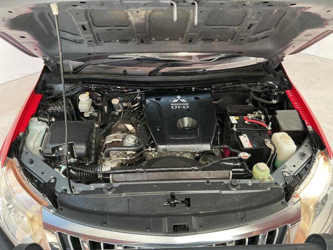 Photo '13' of Mitsubishi Triton