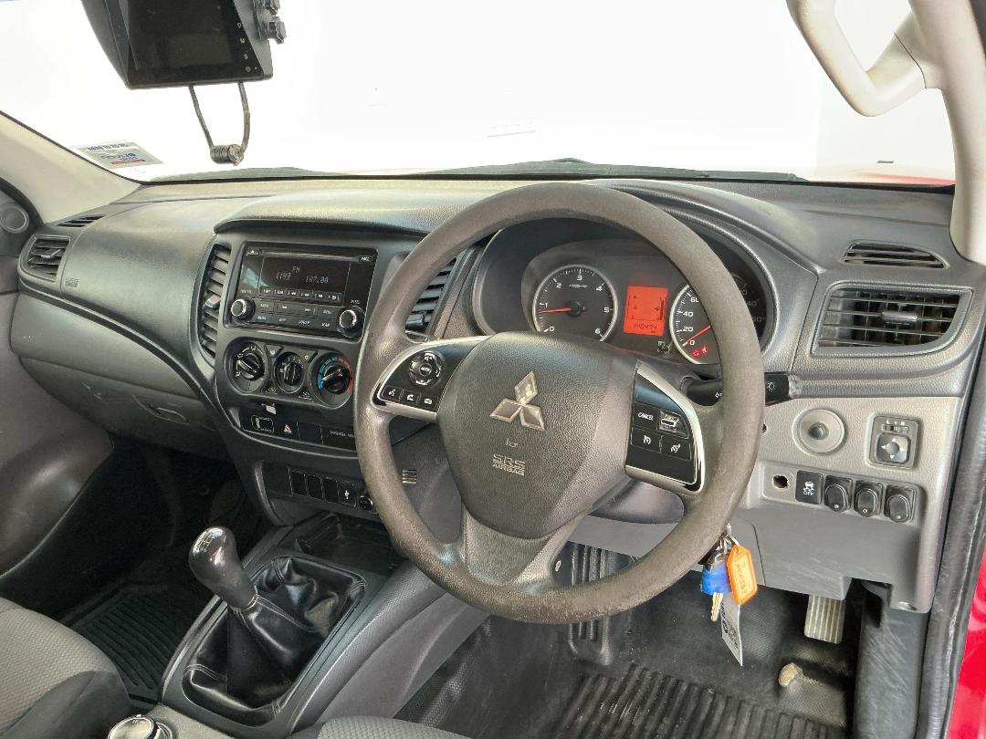 Photo '17' of Mitsubishi Triton