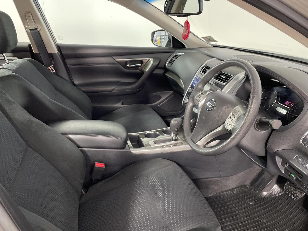 Photo '16' of Nissan Altima Photo '16' of Nissan Altima