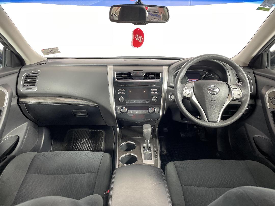 Photo '17' of Nissan Altima Photo '17' of Nissan Altima