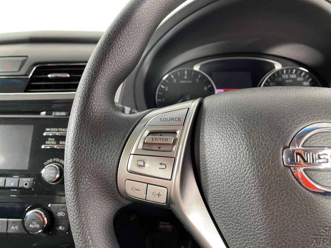 Photo '28' of Nissan Altima Photo '28' of Nissan Altima