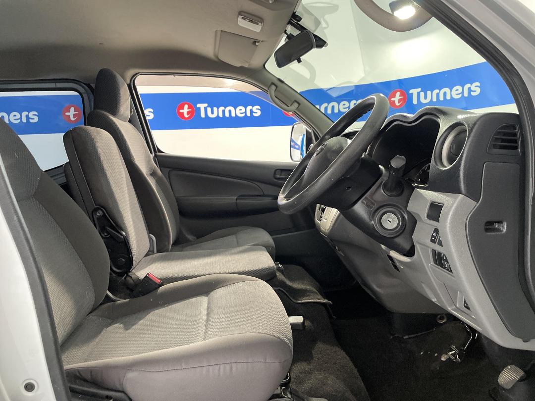 Photo '16' of Nissan Caravan