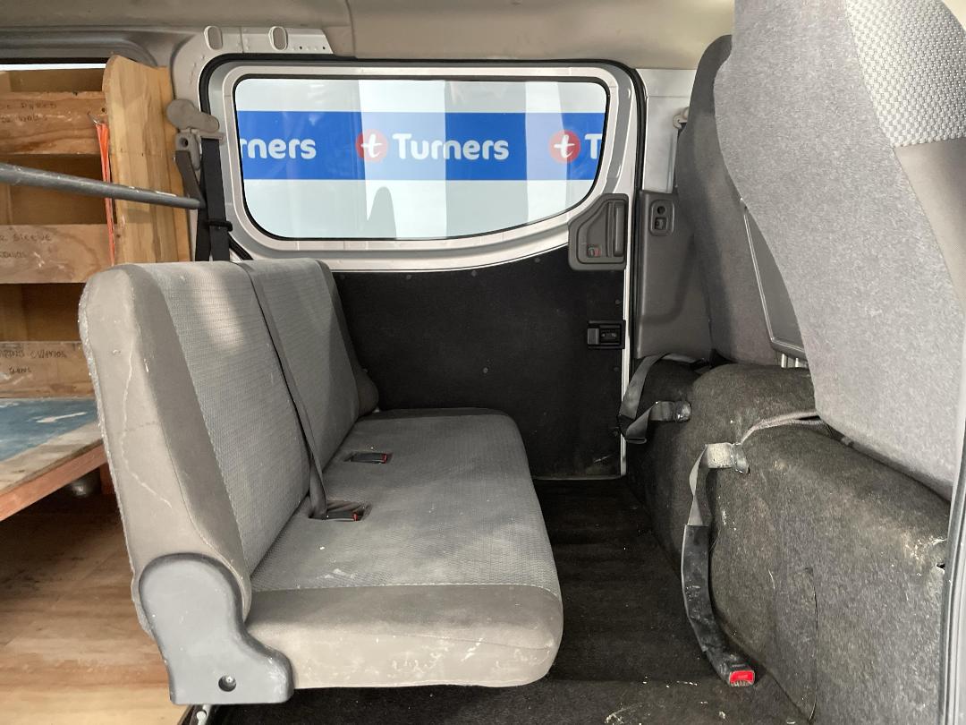 Photo '19' of Nissan Caravan