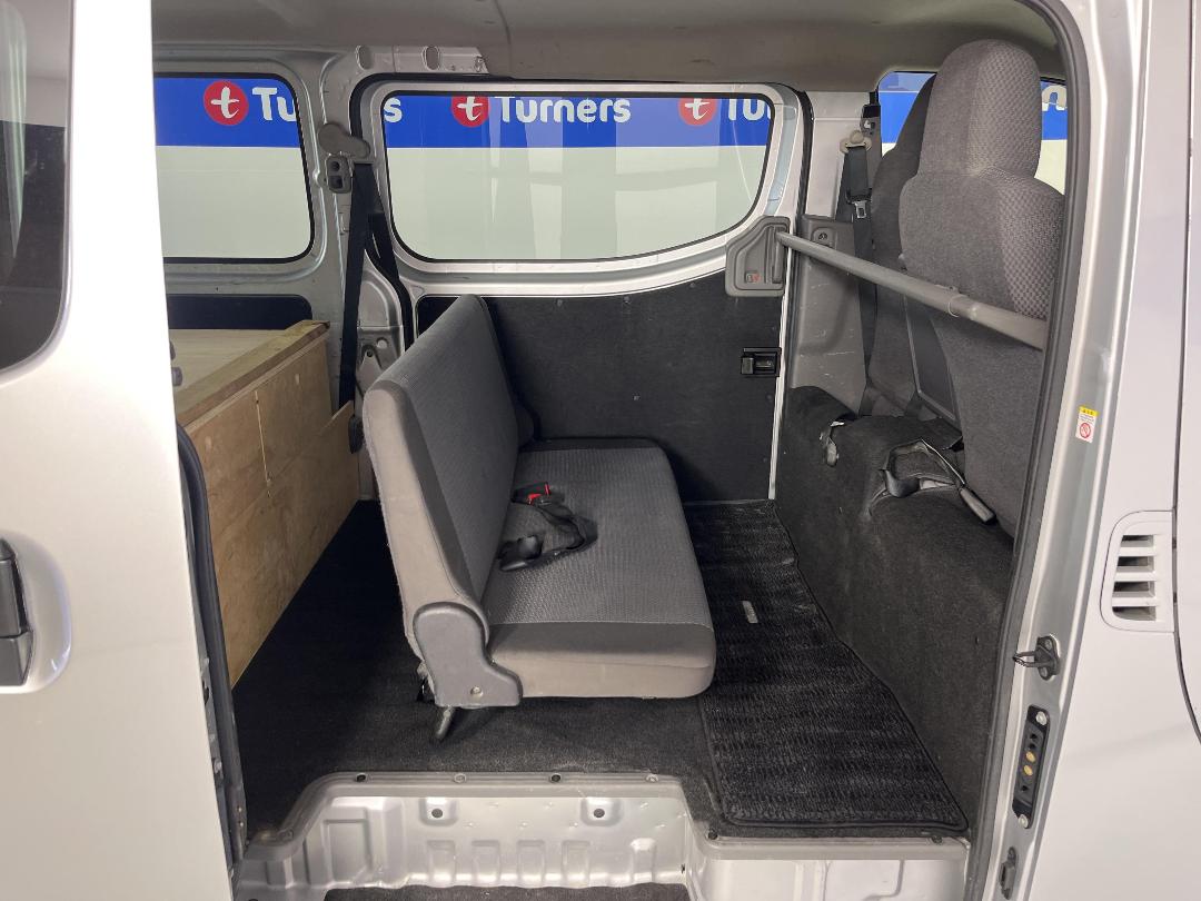 Photo '20' of Nissan Caravan