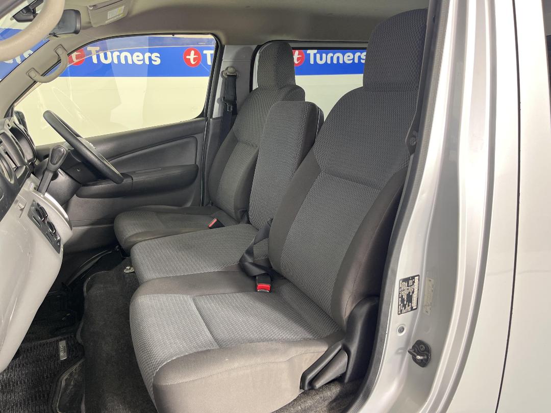 Photo '26' of Nissan Caravan