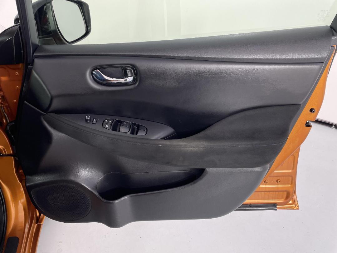 Photo '15' of Nissan Leaf