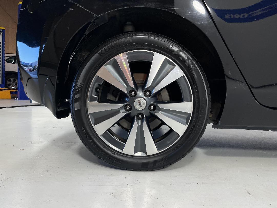 Photo '12' of Nissan Leaf