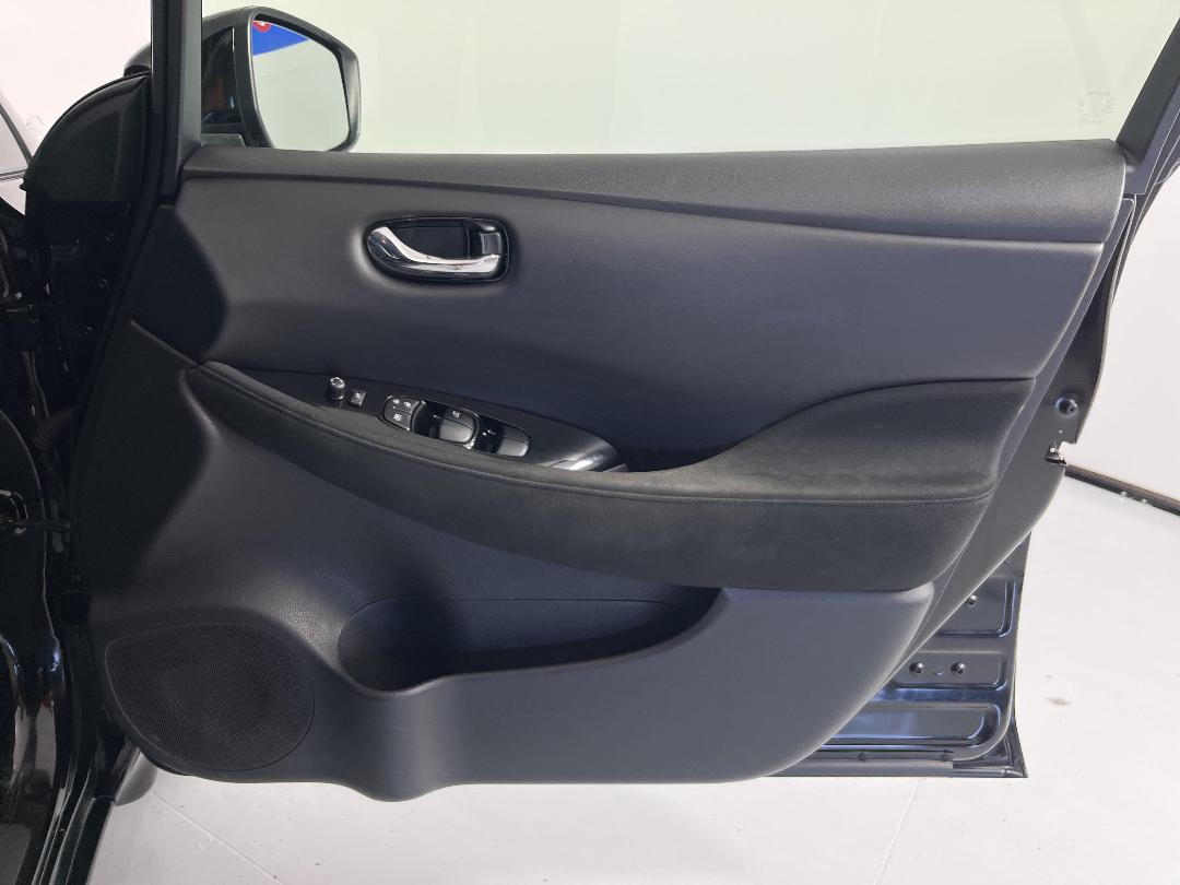 Photo '15' of Nissan Leaf