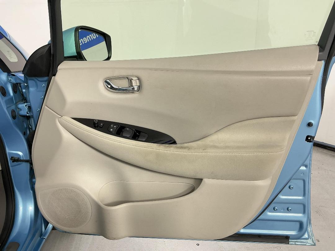 Photo '15' of Nissan Leaf