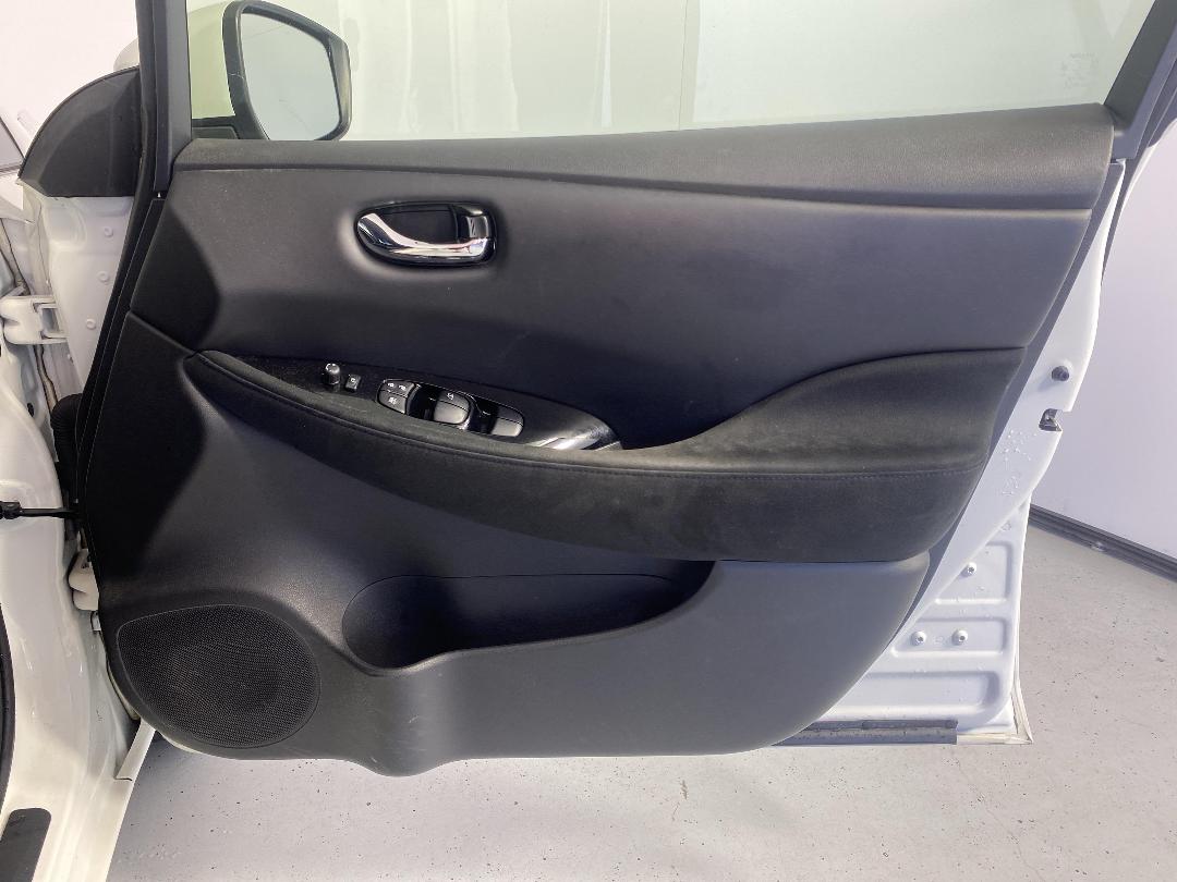 Photo '15' of Nissan Leaf