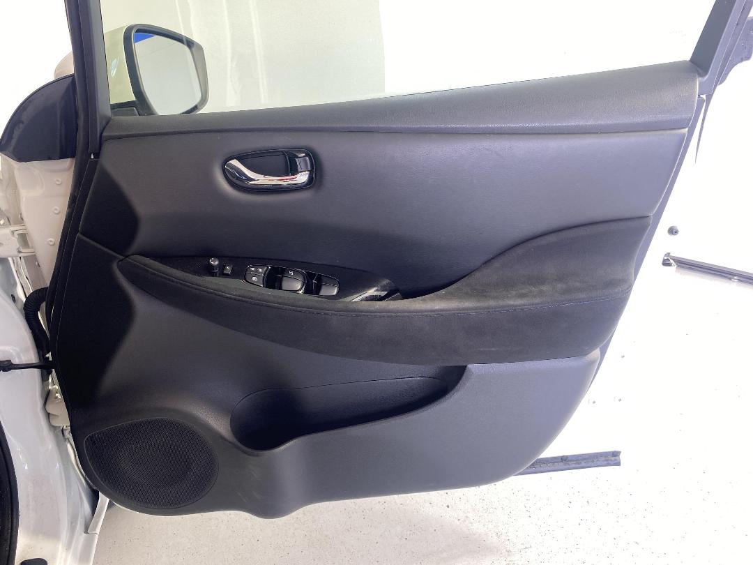 Photo '15' of Nissan Leaf