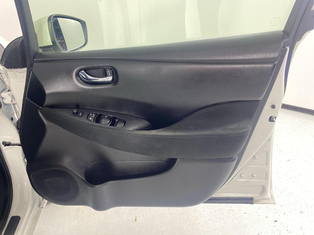 Photo '15' of Nissan Leaf