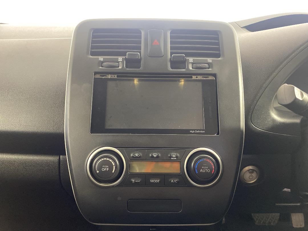 Photo '18' of Nissan Leaf