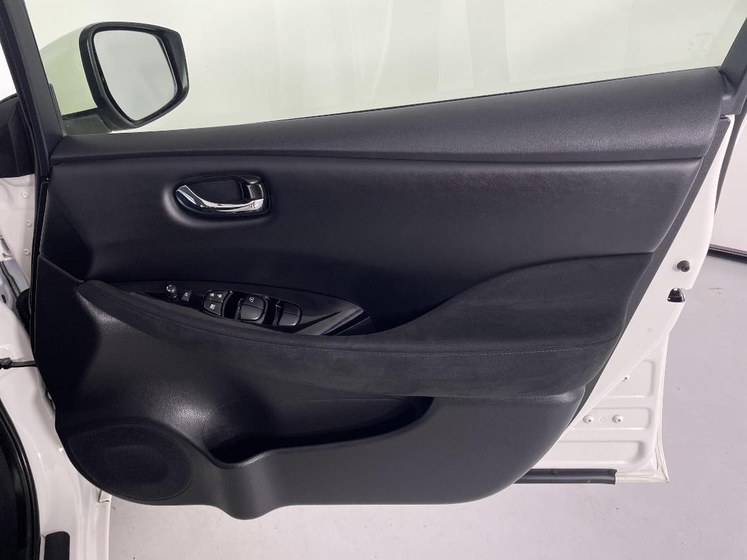 Photo '15' of Nissan Leaf