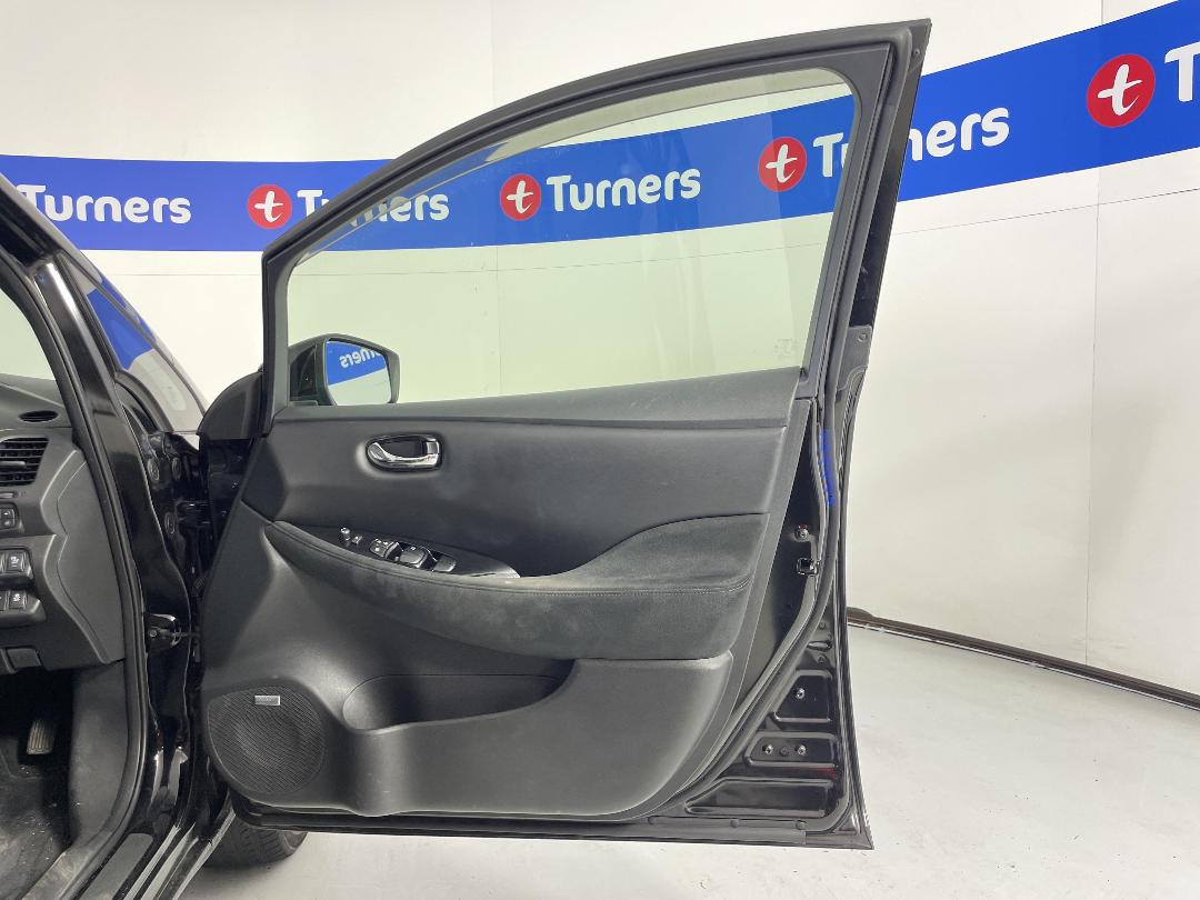 Photo '13' of Nissan Leaf