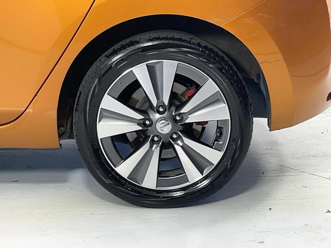 Photo '12' of Nissan Leaf