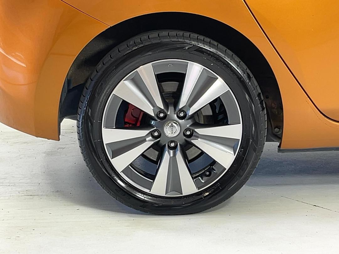 Photo '11' of Nissan Leaf