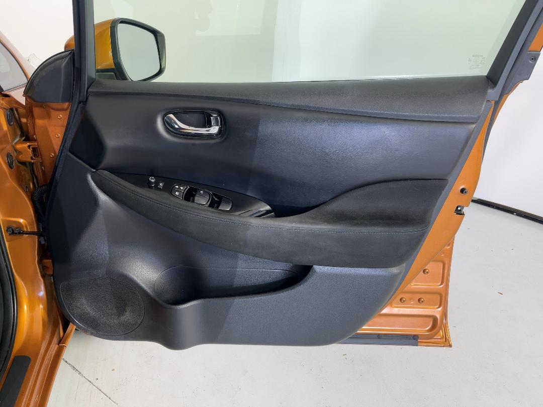 Photo '15' of Nissan Leaf