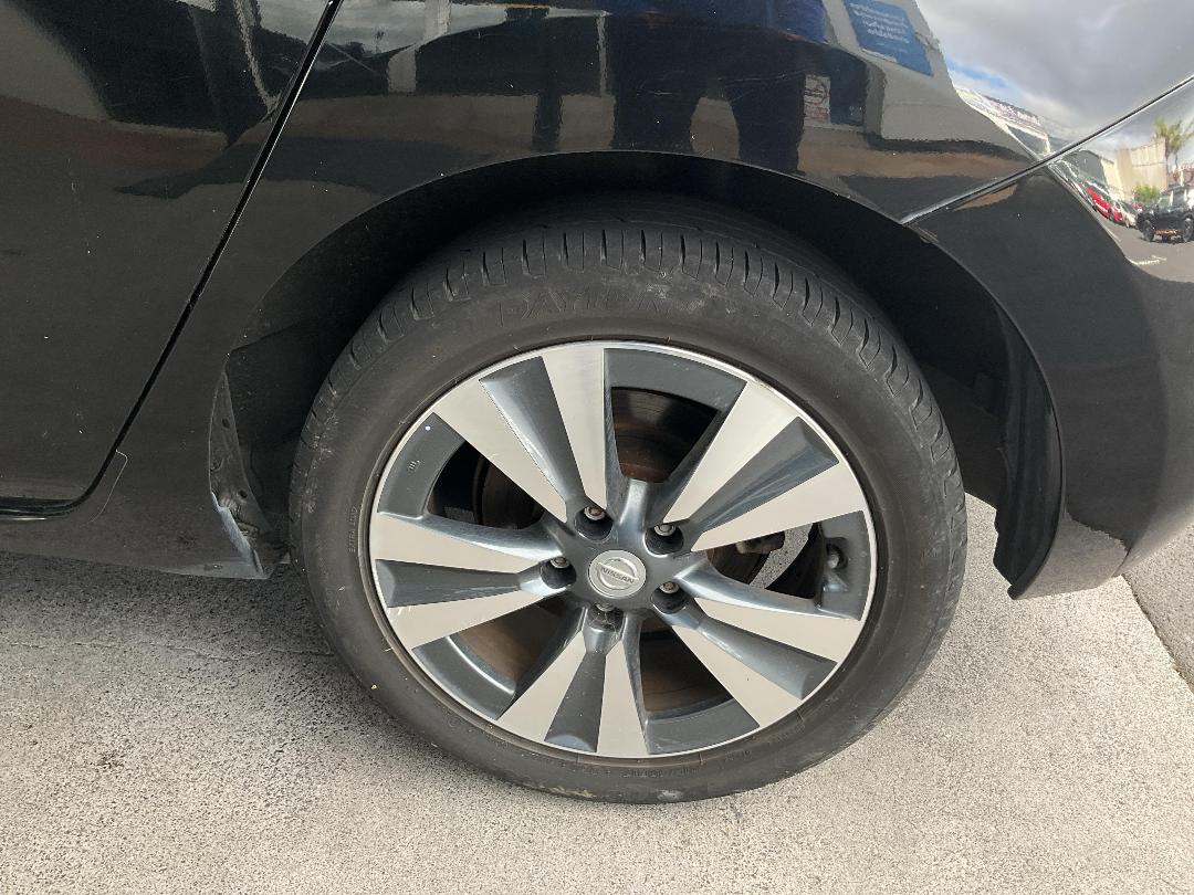 Photo '11' of Nissan Leaf