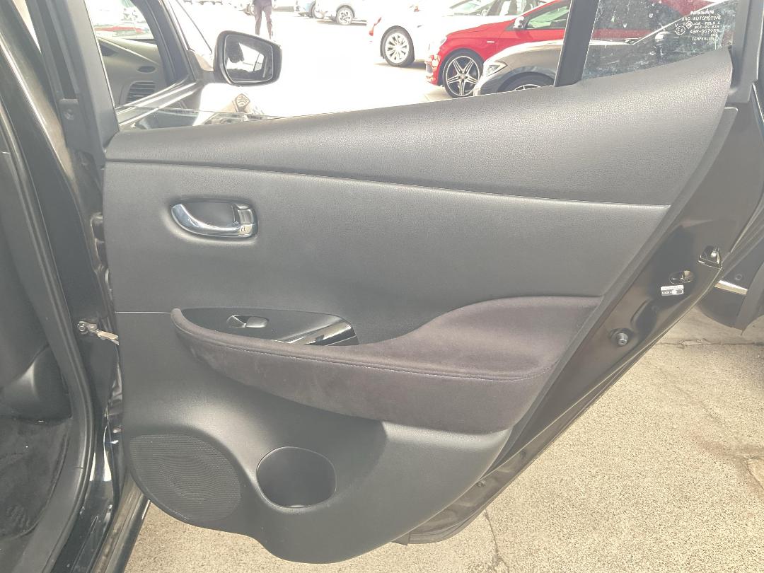 Photo '17' of Nissan Leaf