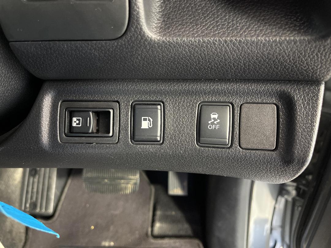 Photo '24' of Nissan Navara