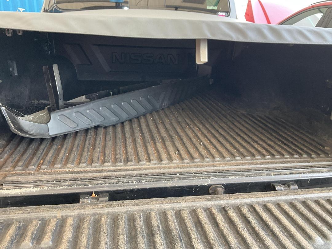 Photo '10' of Nissan Navara ST