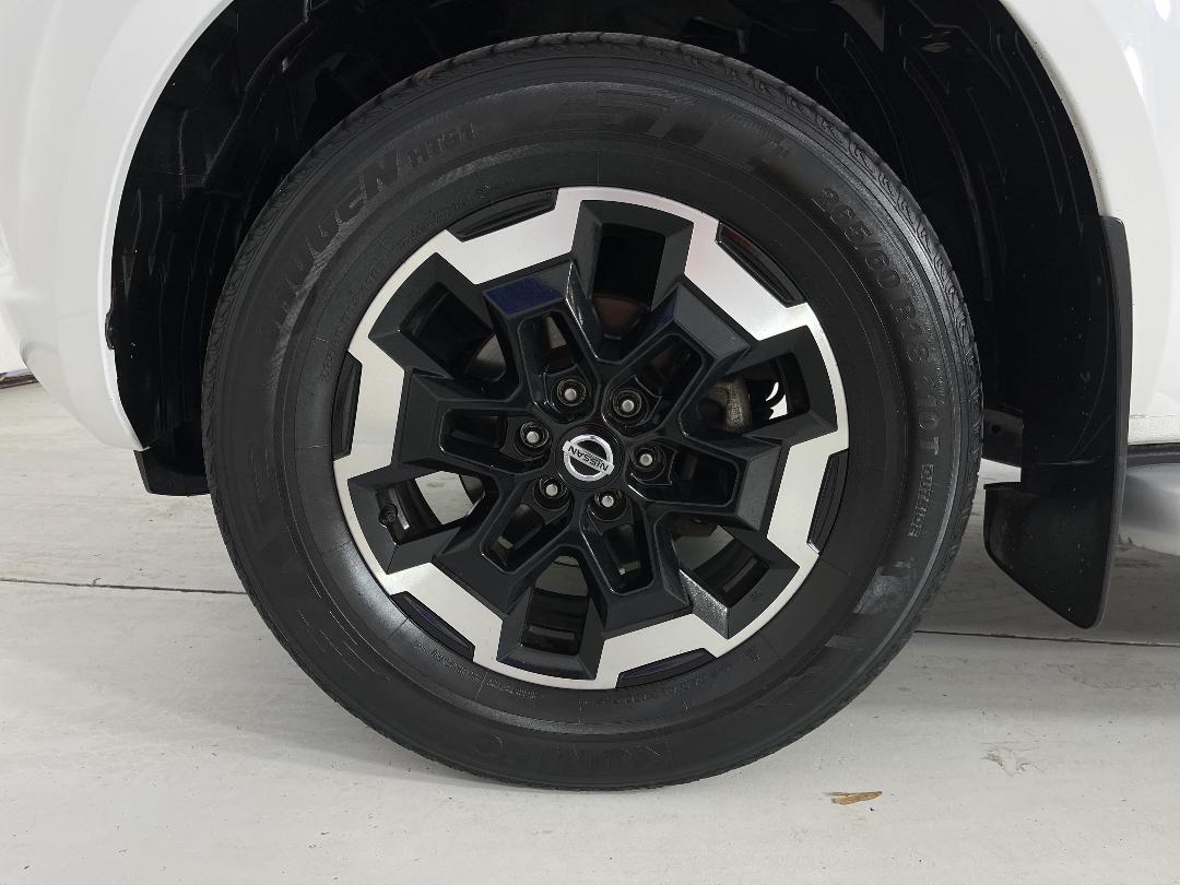 Photo '10' of Nissan Navara