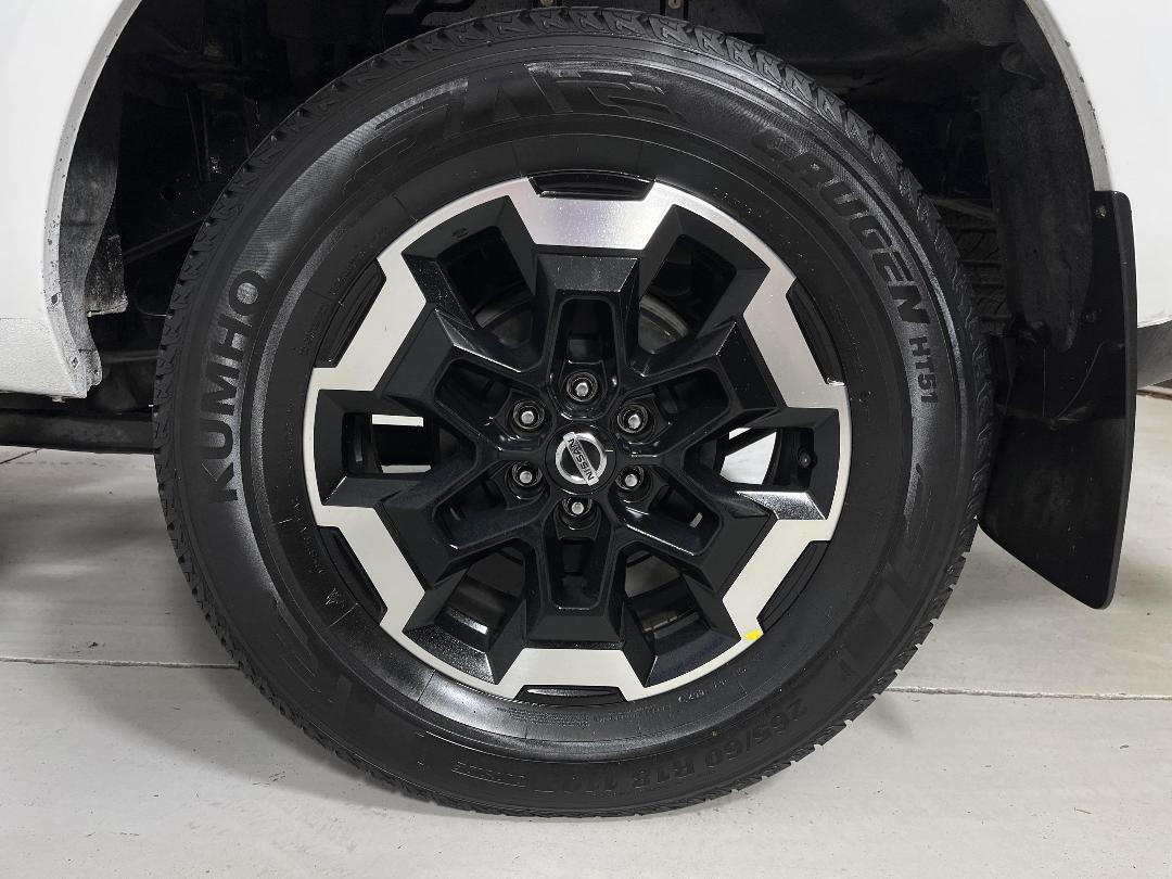 Photo '11' of Nissan Navara