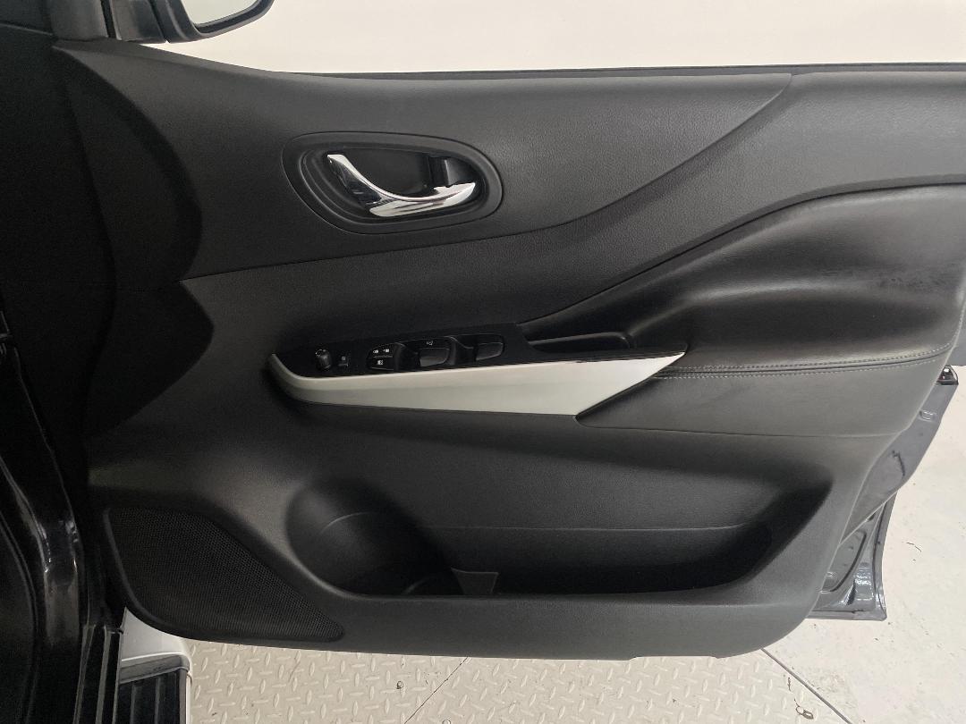 Photo '15' of Nissan Navara