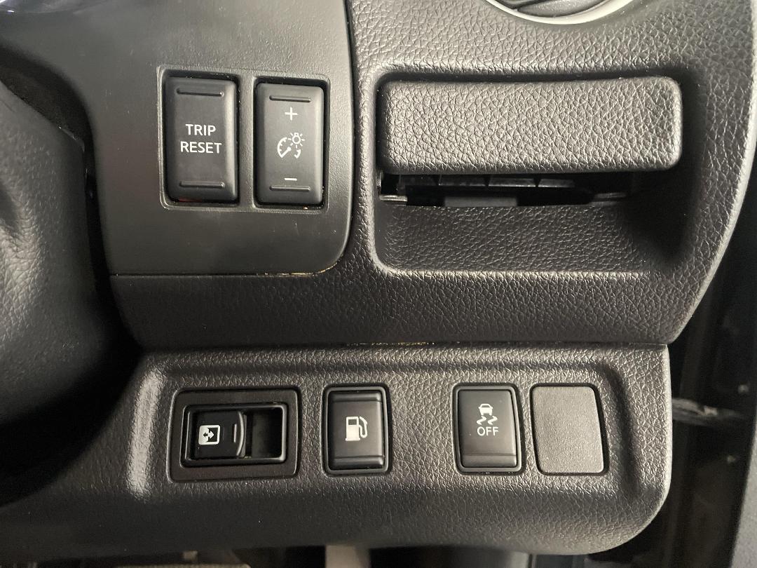 Photo '24' of Nissan Navara