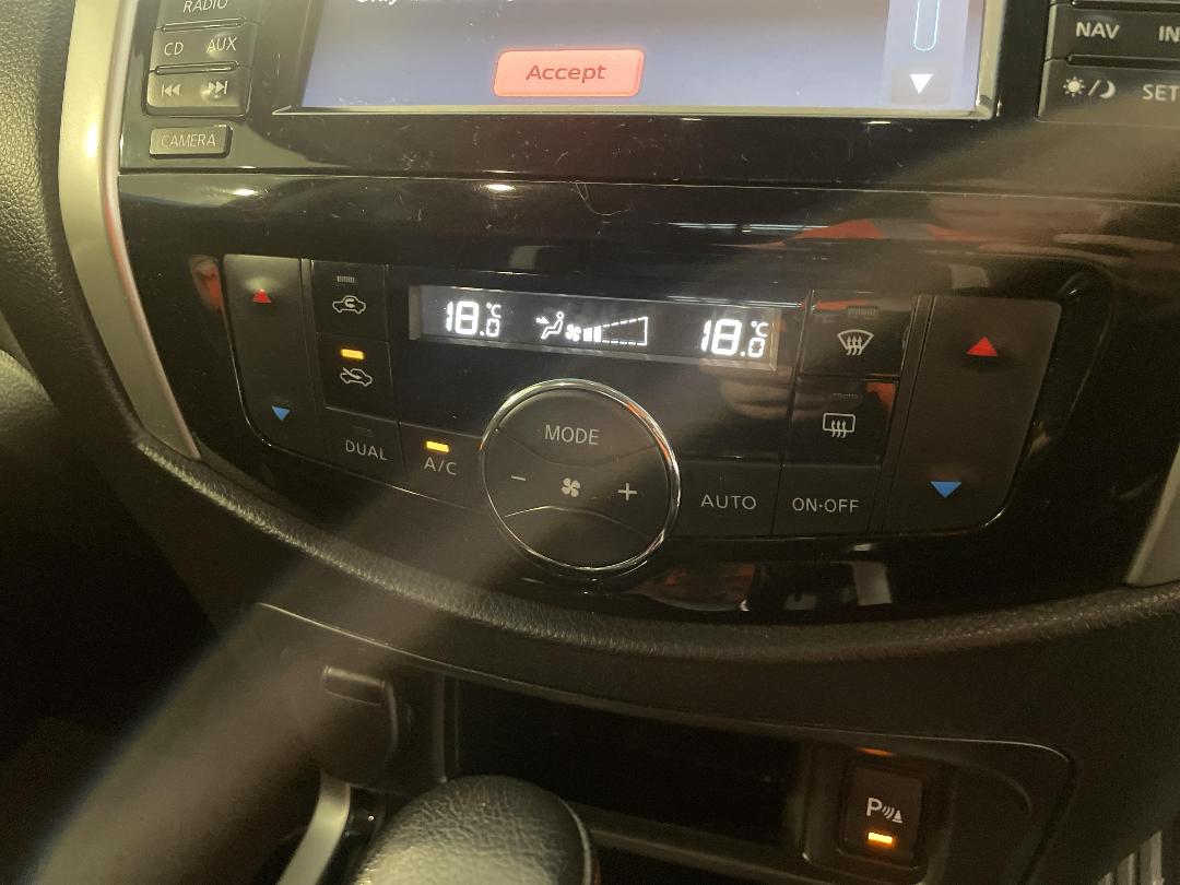 Photo '30' of Nissan Navara