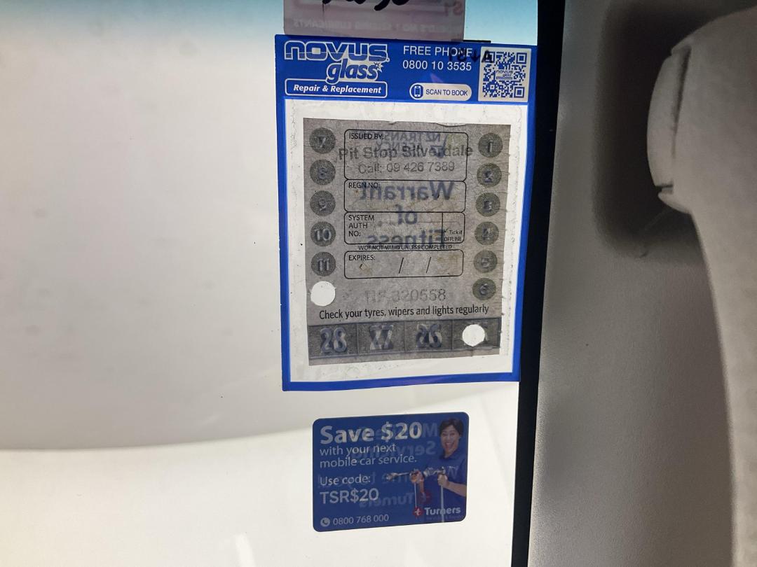 Photo '23' of Nissan NV350 Photo '23' of Nissan NV350