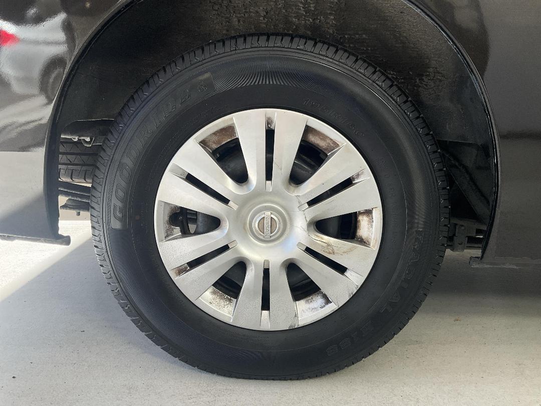 Photo '12' of Nissan NV350