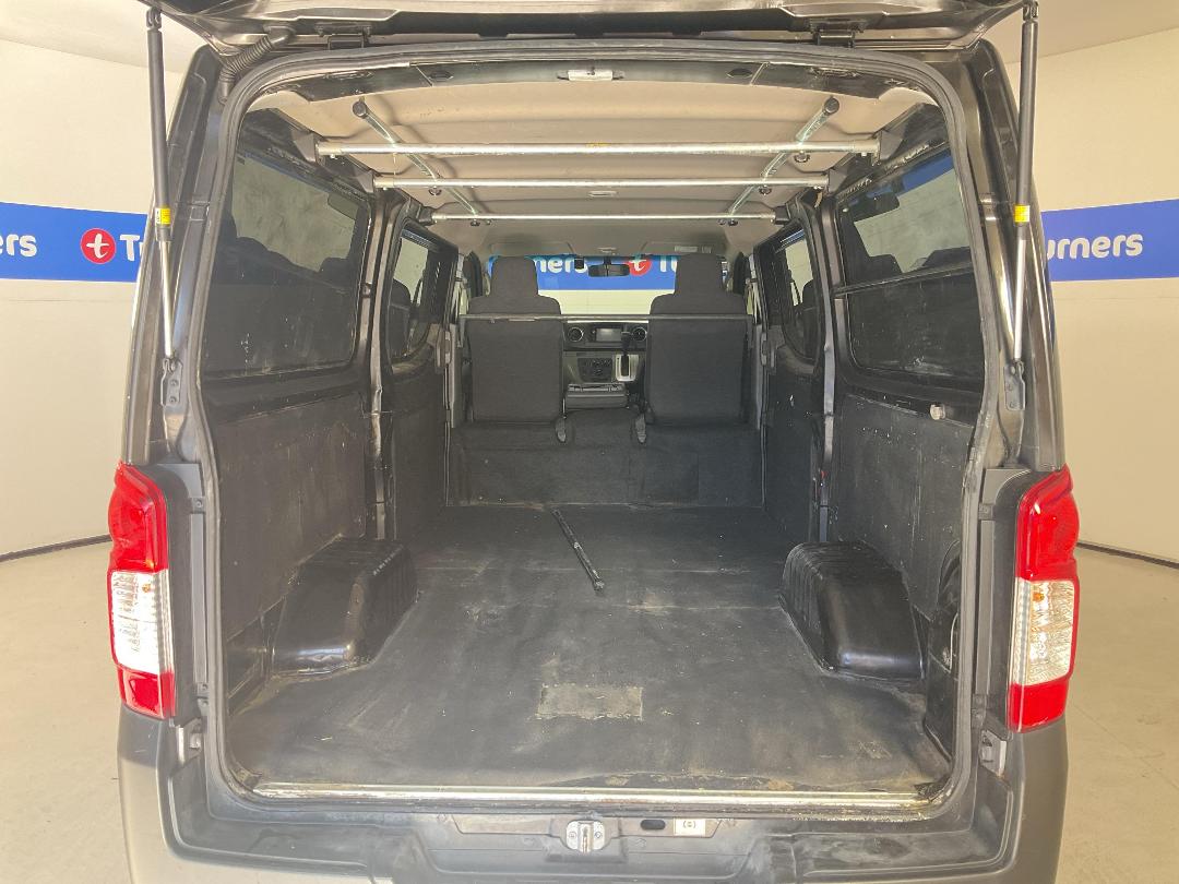 Photo '14' of Nissan NV350