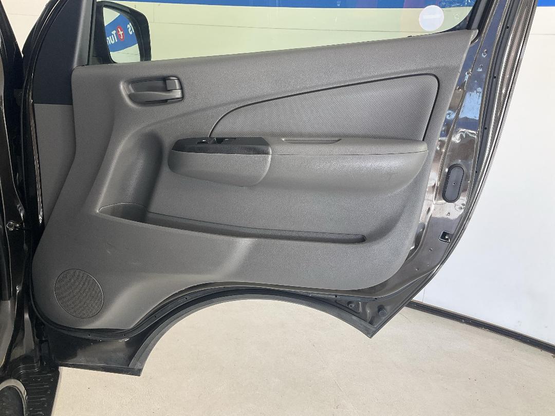 Photo '15' of Nissan NV350